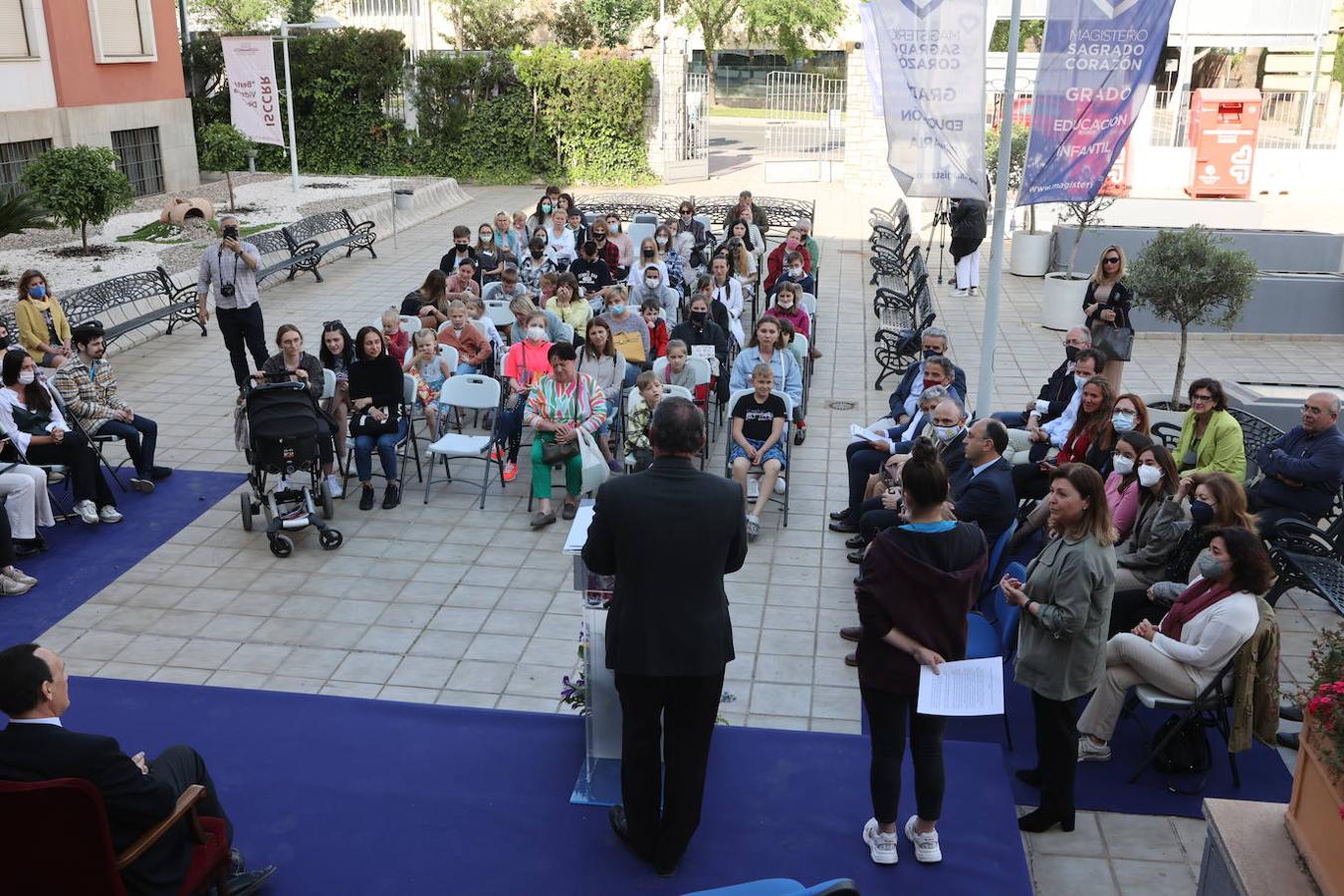 El Centro de Magisterio Sagrado Corazón de Córdoba forma a 80 ucranianos refugiados y les enseña castellano