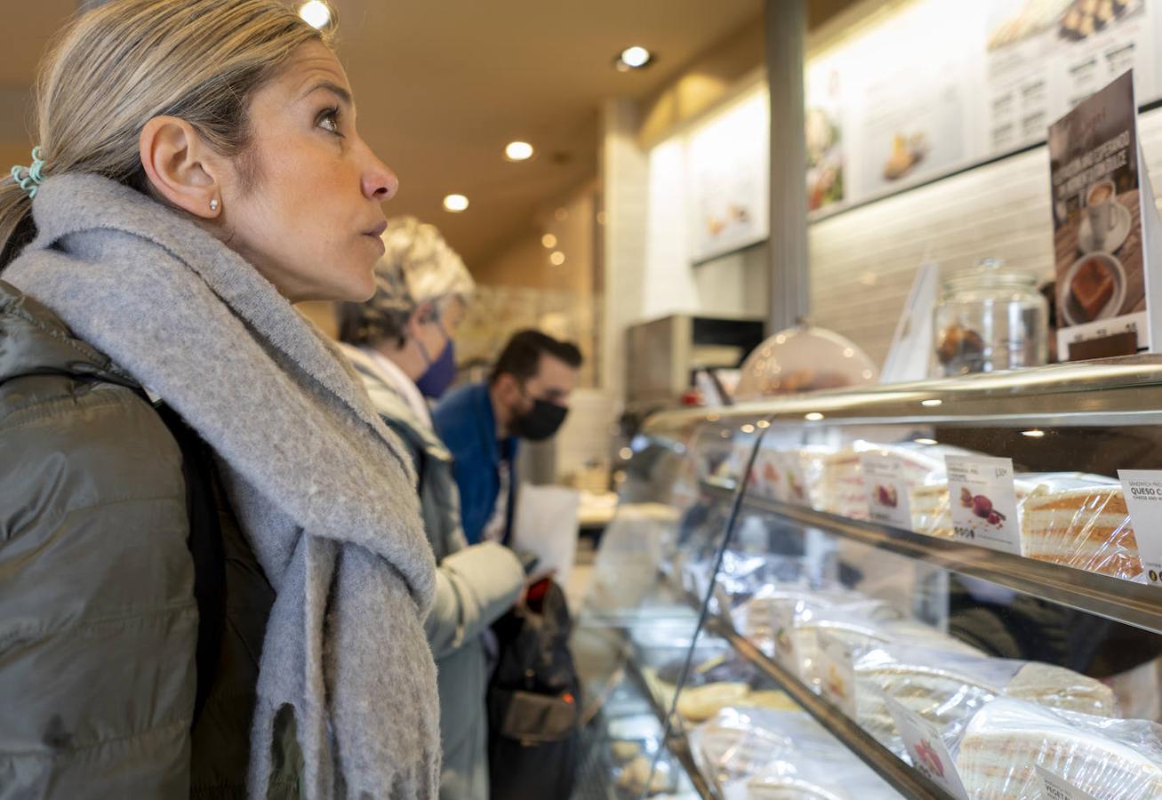 Karina Sainz Borgo en la Cafetería Rodilla. 