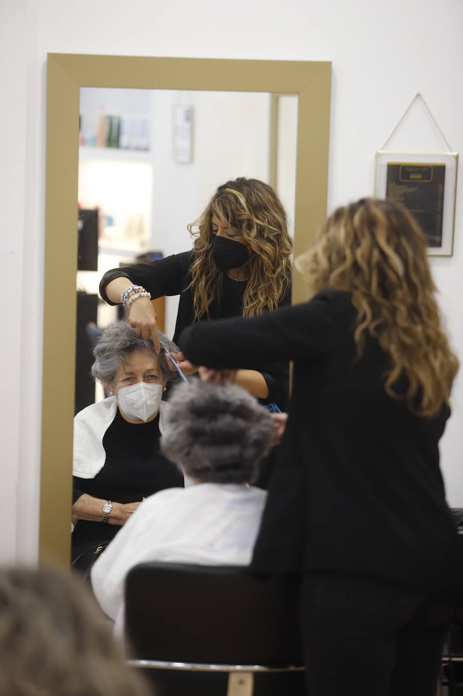 El primer día sin mascarillas en interiores en Córdoba, en imágenes