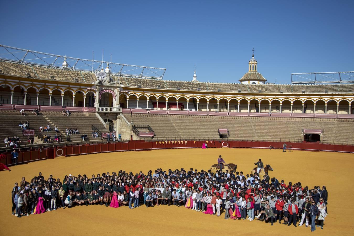 En fotos, los niños aprenden a torear en la Maestranza de Sevilla