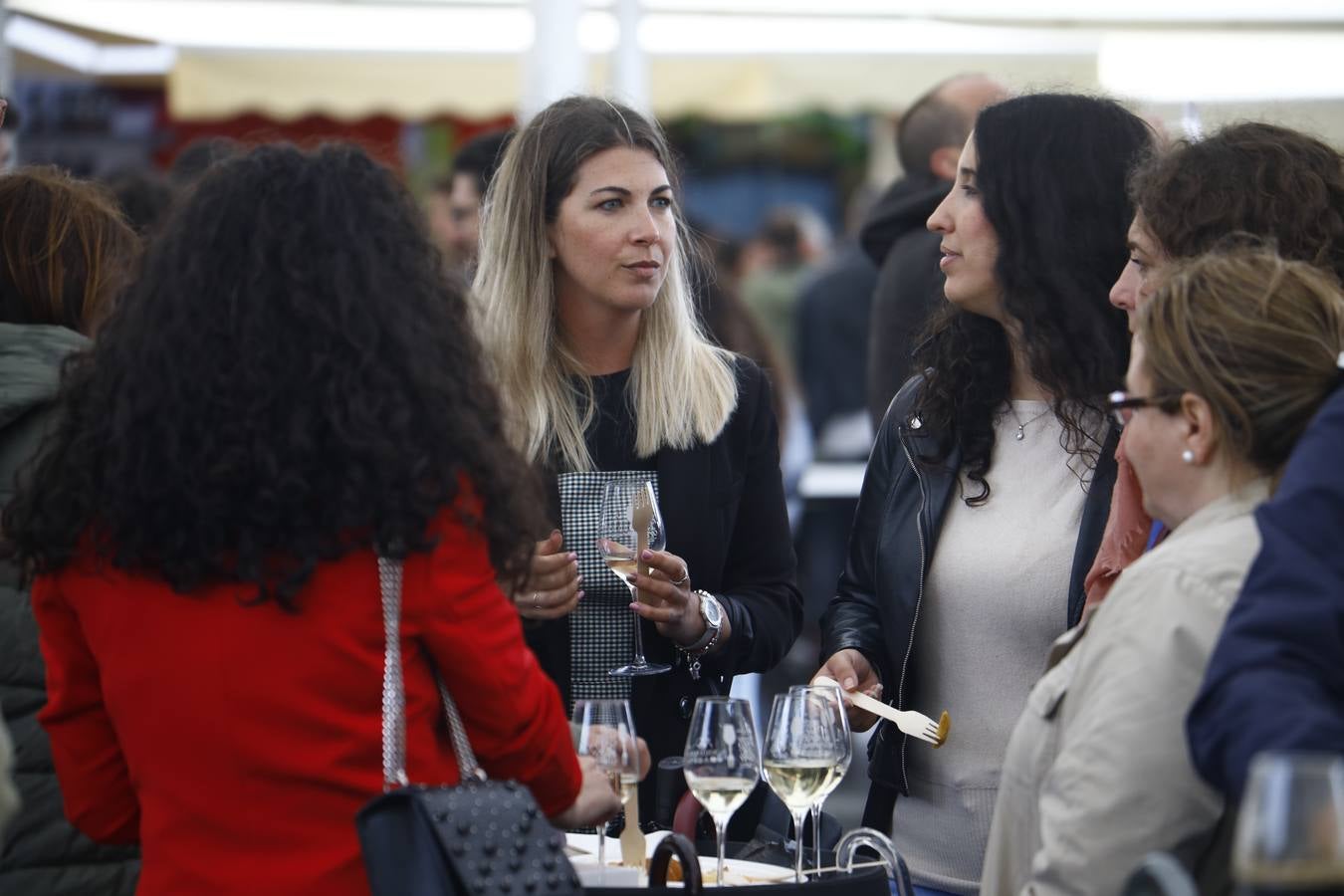 El frío y la lluvia no pueden con la Cata del Vino de Córdoba