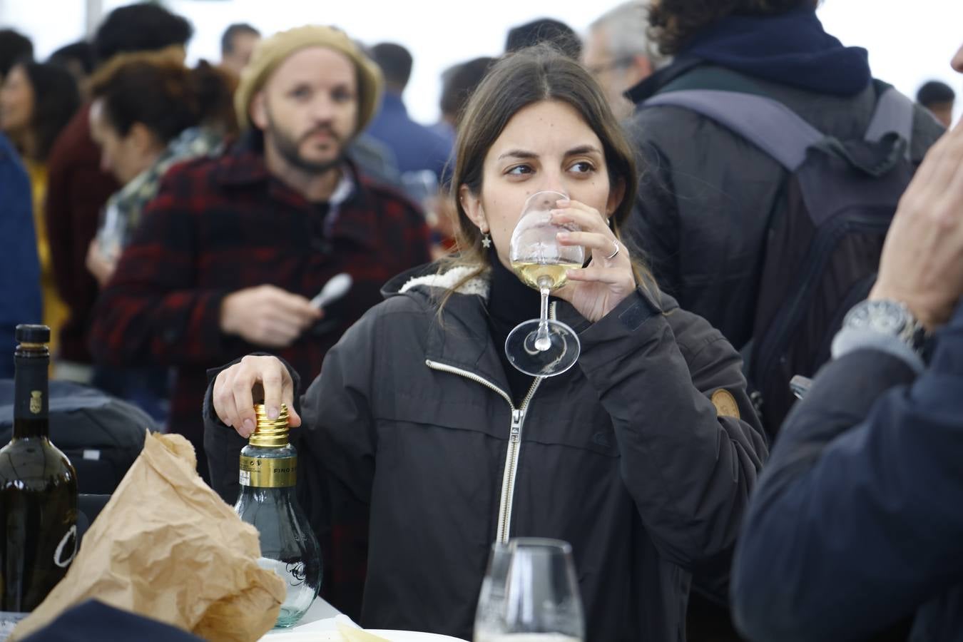 El frío y la lluvia no pueden con la Cata del Vino de Córdoba