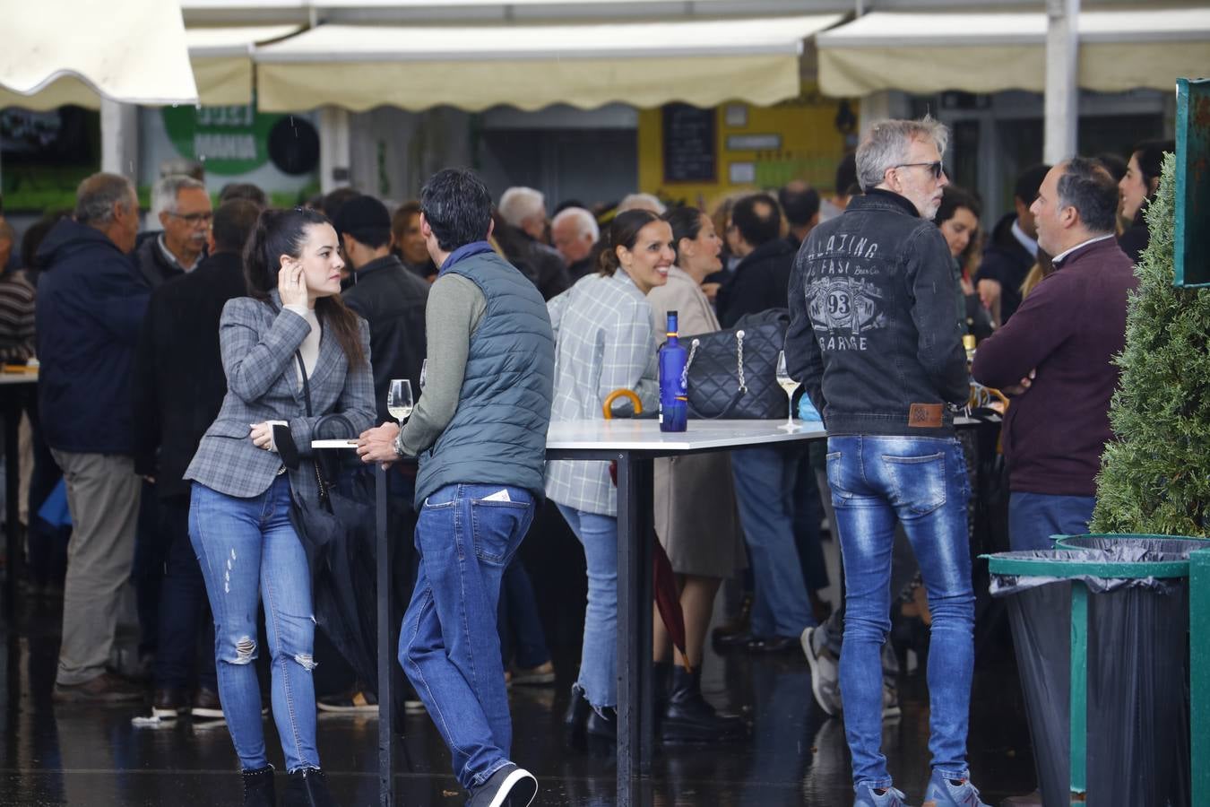 El frío y la lluvia no pueden con la Cata del Vino de Córdoba