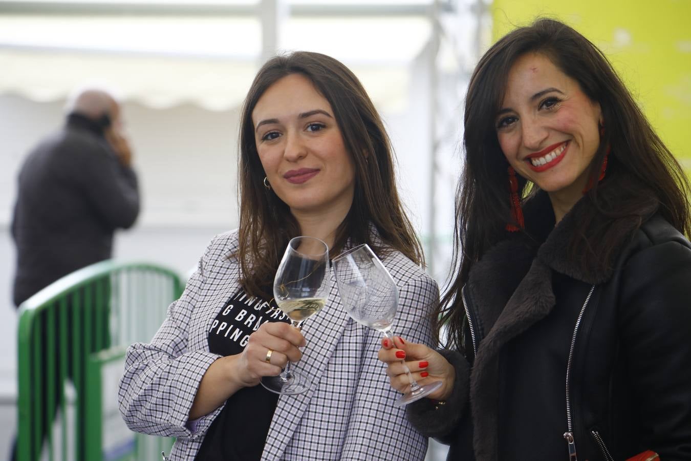 El frío y la lluvia no pueden con la Cata del Vino de Córdoba