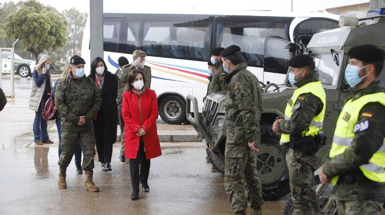 La visita de la ministra de Defensa a los soldados de la BRI X, en imágenes