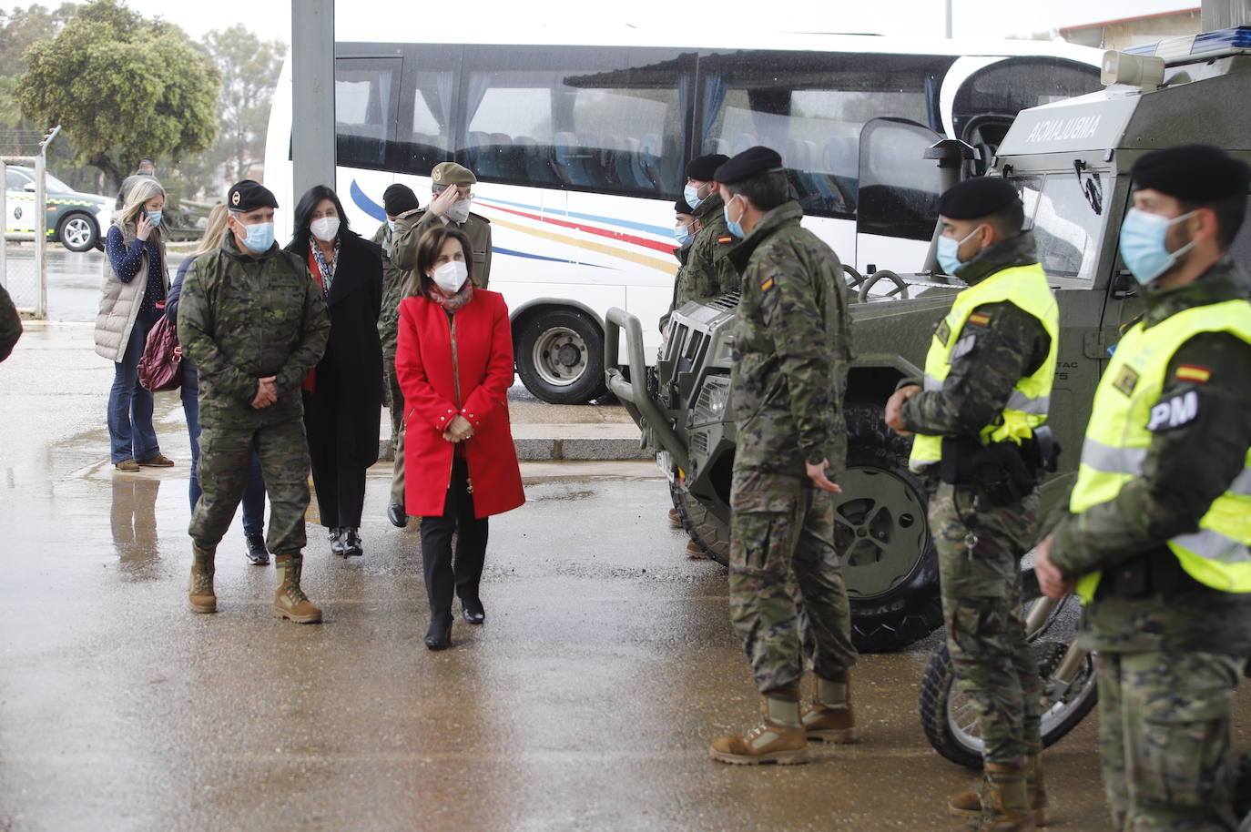 La visita de la ministra de Defensa a los soldados de la BRI X, en imágenes