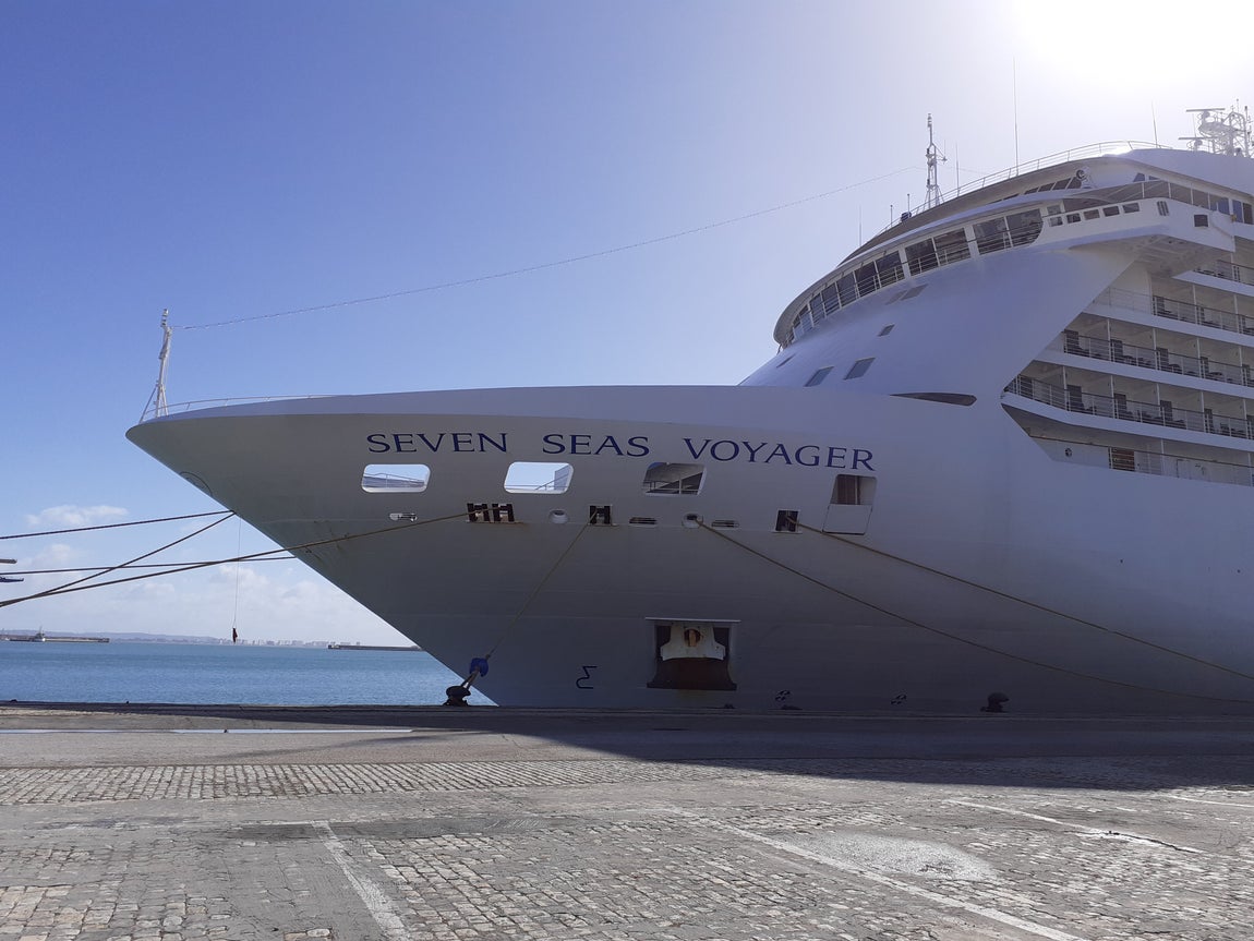 En imágenes: el crucero ‘Seven Seas Voyager’ en el puerto de Cádiz
