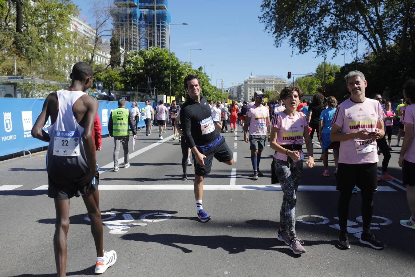 Superación, sudor y lágrimas: las mejores imágenes del maratón de Madrid 2022