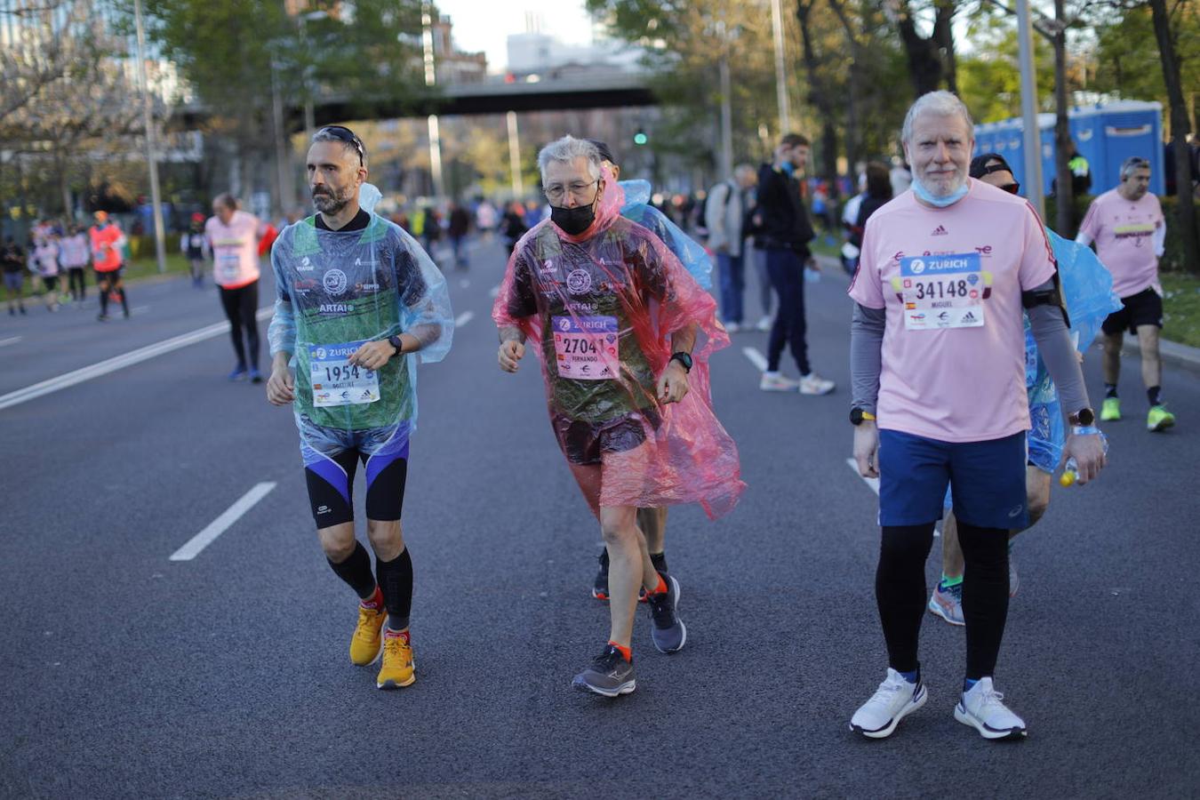 Superación, sudor y lágrimas: las mejores imágenes del maratón de Madrid 2022