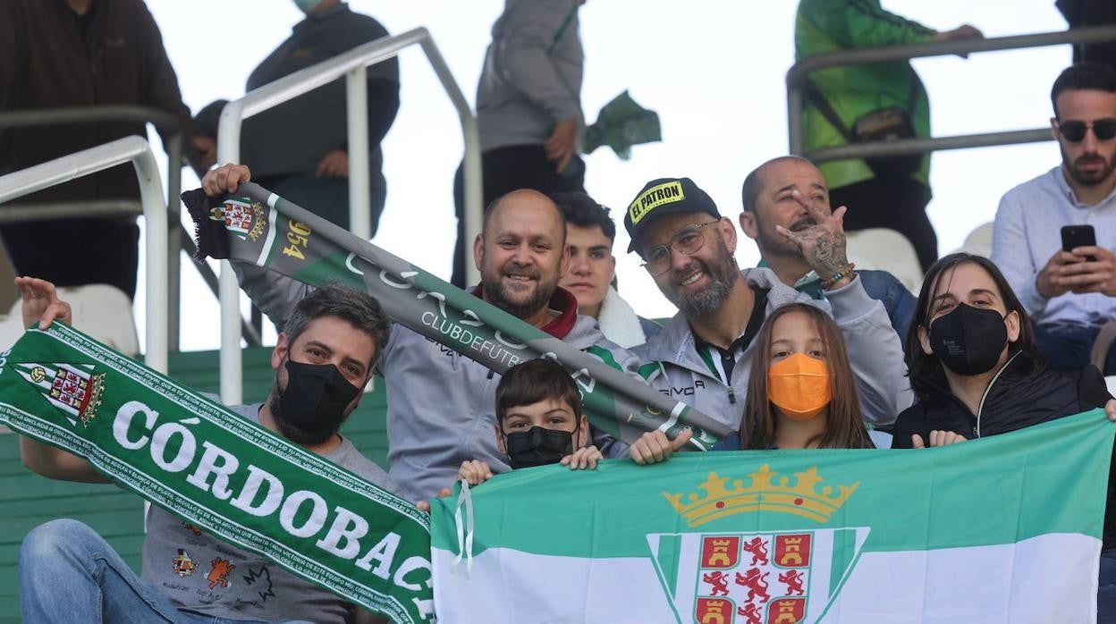 El excelente ambiente en el Córdoba CF - Las Palmas Atlético, en imágenes