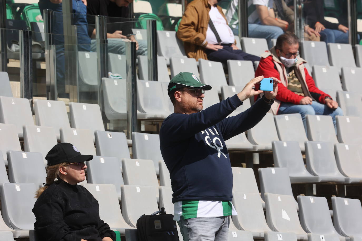 El excelente ambiente en el Córdoba CF - Las Palmas Atlético, en imágenes