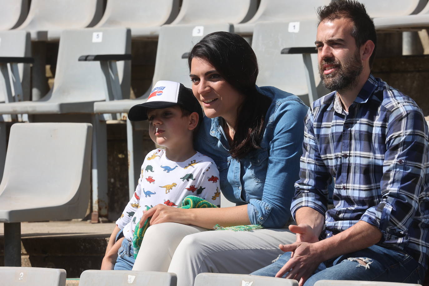 El excelente ambiente en el Córdoba CF - Las Palmas Atlético, en imágenes