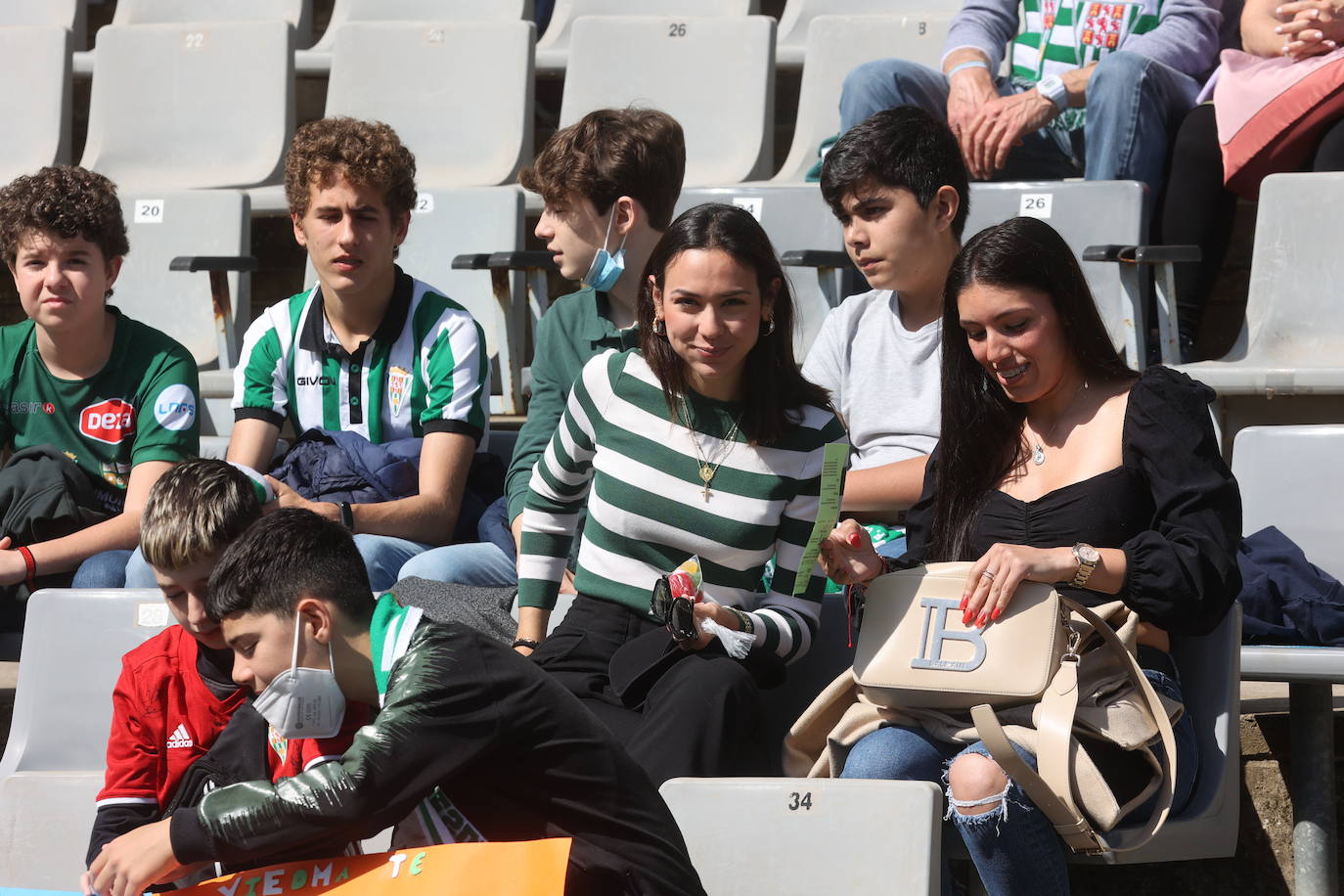 El excelente ambiente en el Córdoba CF - Las Palmas Atlético, en imágenes