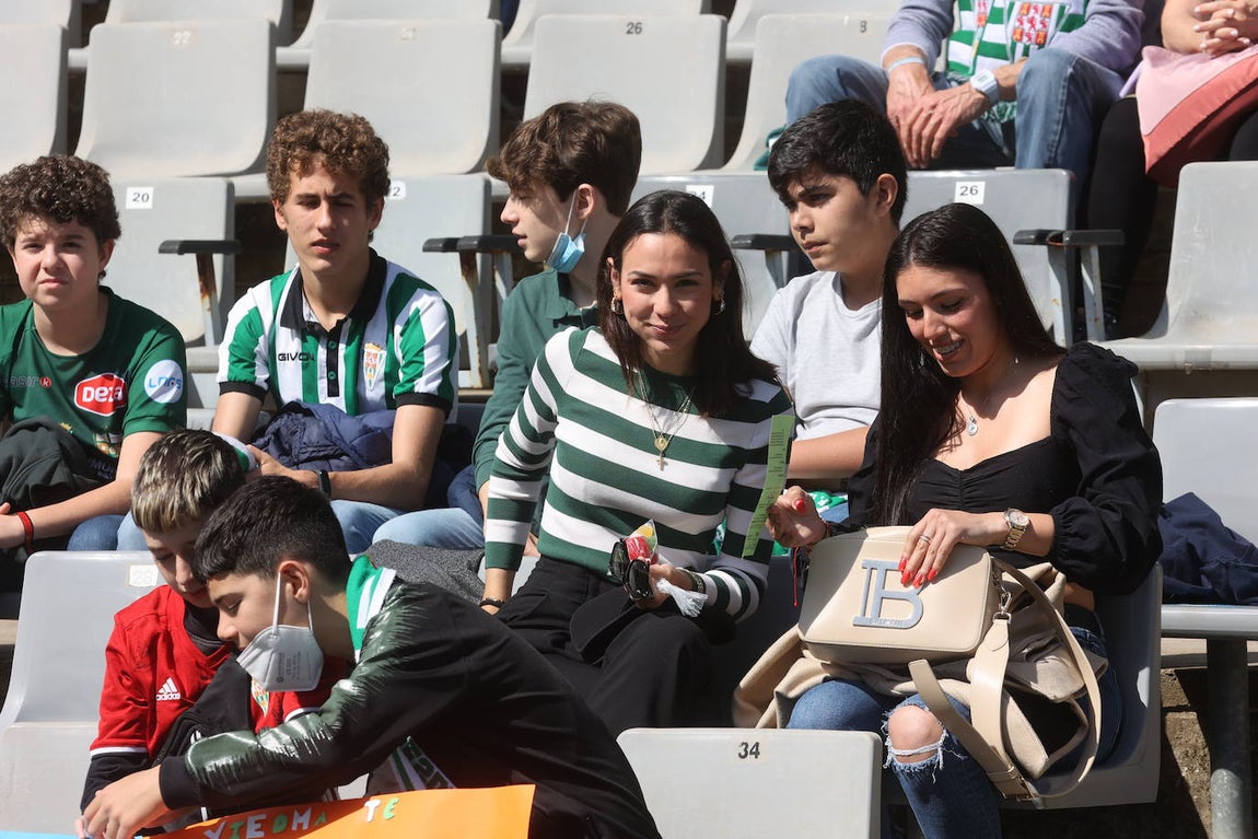 El excelente ambiente en el Córdoba CF - Las Palmas Atlético, en imágenes