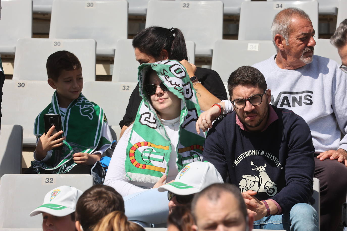 El excelente ambiente en el Córdoba CF - Las Palmas Atlético, en imágenes