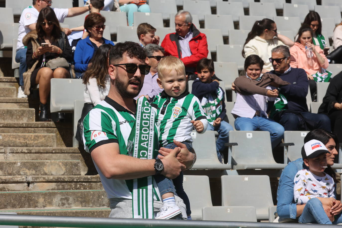 El excelente ambiente en el Córdoba CF - Las Palmas Atlético, en imágenes