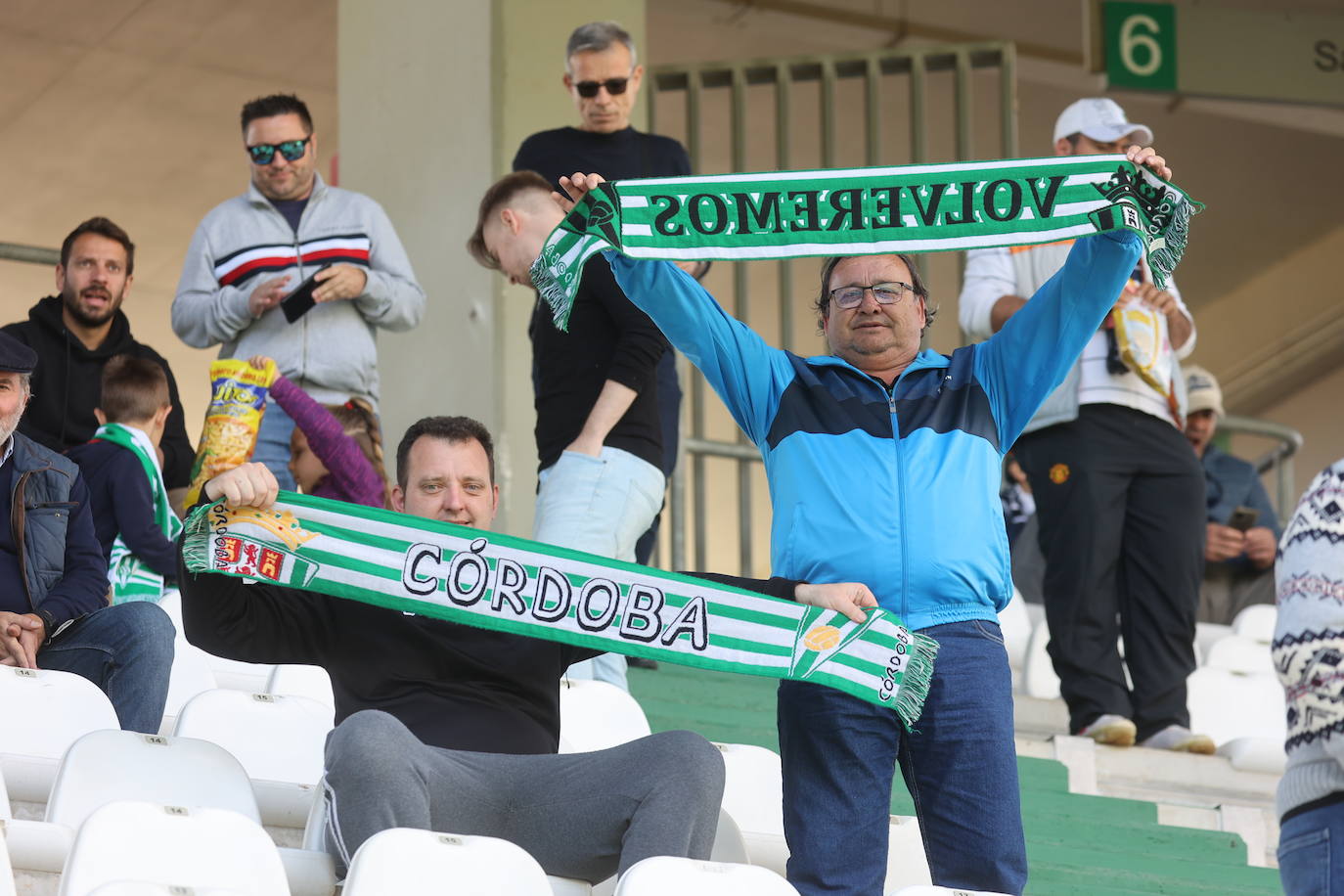 El excelente ambiente en el Córdoba CF - Las Palmas Atlético, en imágenes