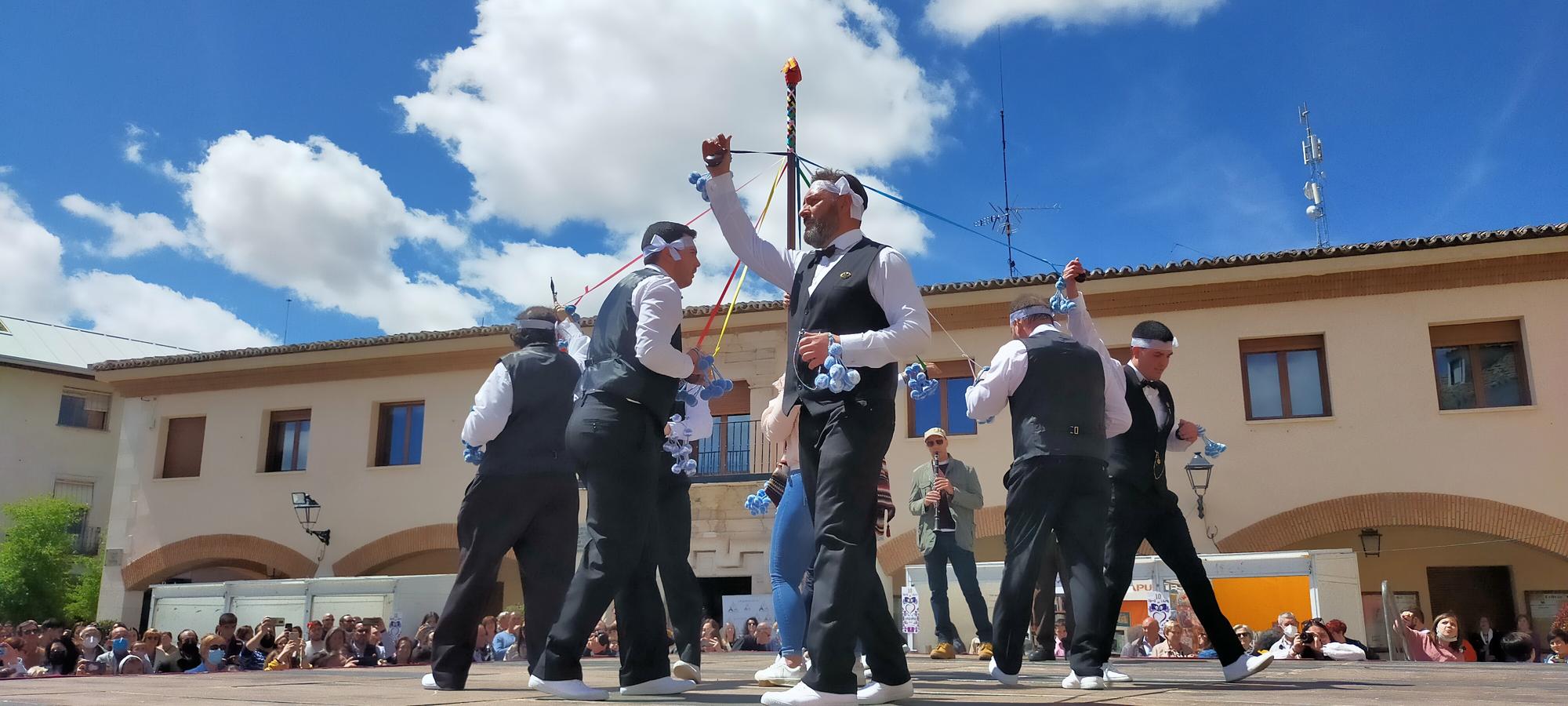 Los danzantes del Cristo de la Viga, en imágenes