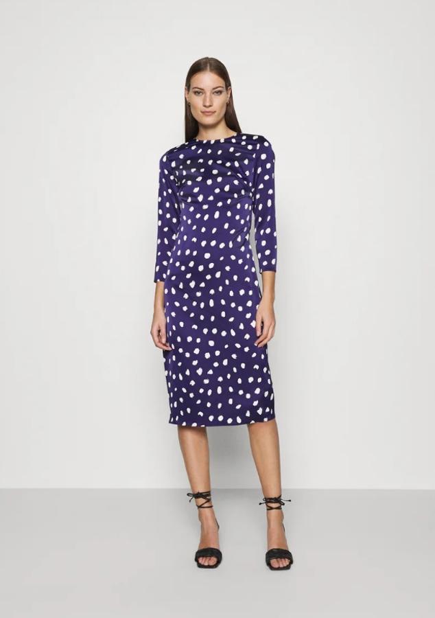 Who What Wear - Ideas asequibles para la Feria de Sevilla. Diseño midi con acabado satinado con mangas farol y dos grandes lazadas en la espalda. Precio: 151,95€.