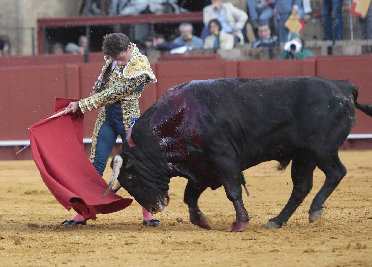 Primera corrida del ciclo continuado de 2022 en la plaza de toros de Sevilla. RAÚL DOBLADO