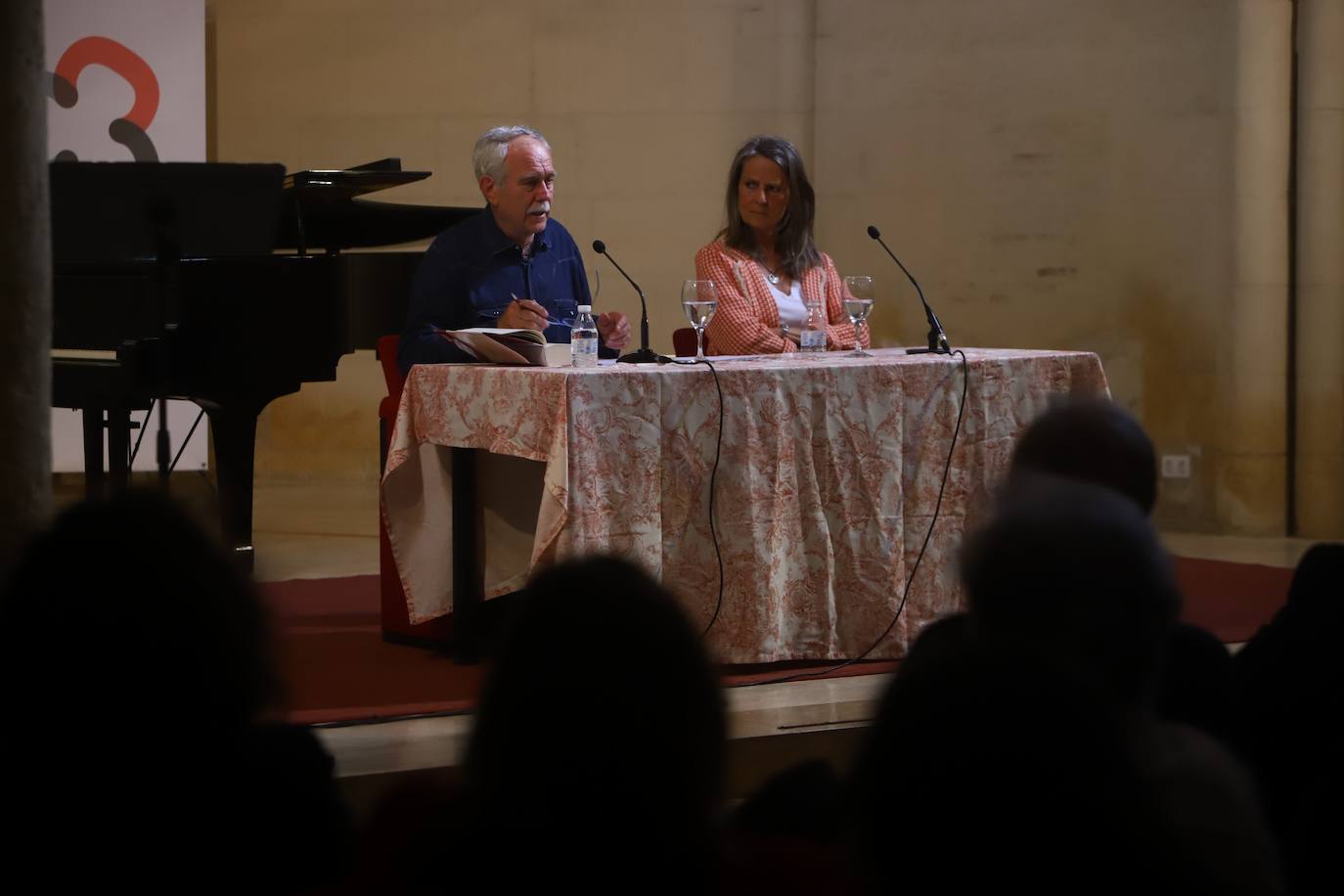 Los libros copan Córdoba: Antonio Pérez Henares y Manuel Jabois, en imágenes