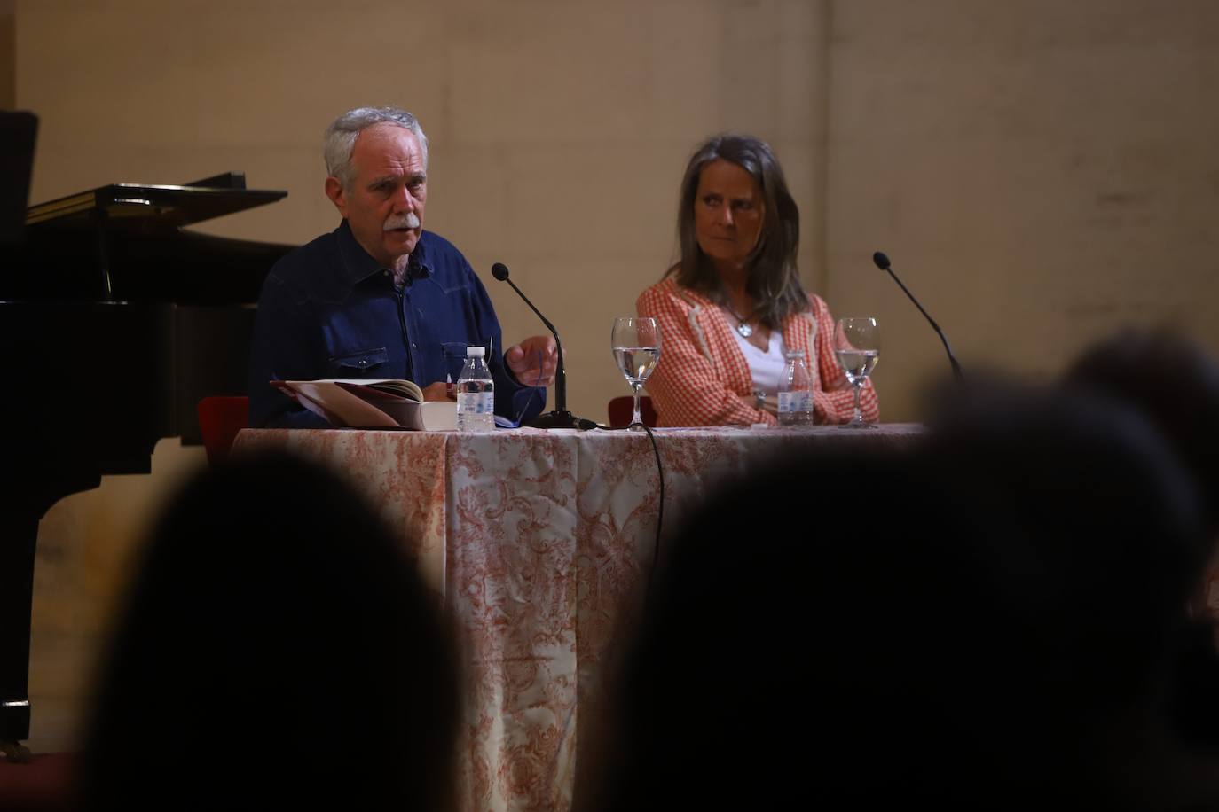 Los libros copan Córdoba: Antonio Pérez Henares y Manuel Jabois, en imágenes