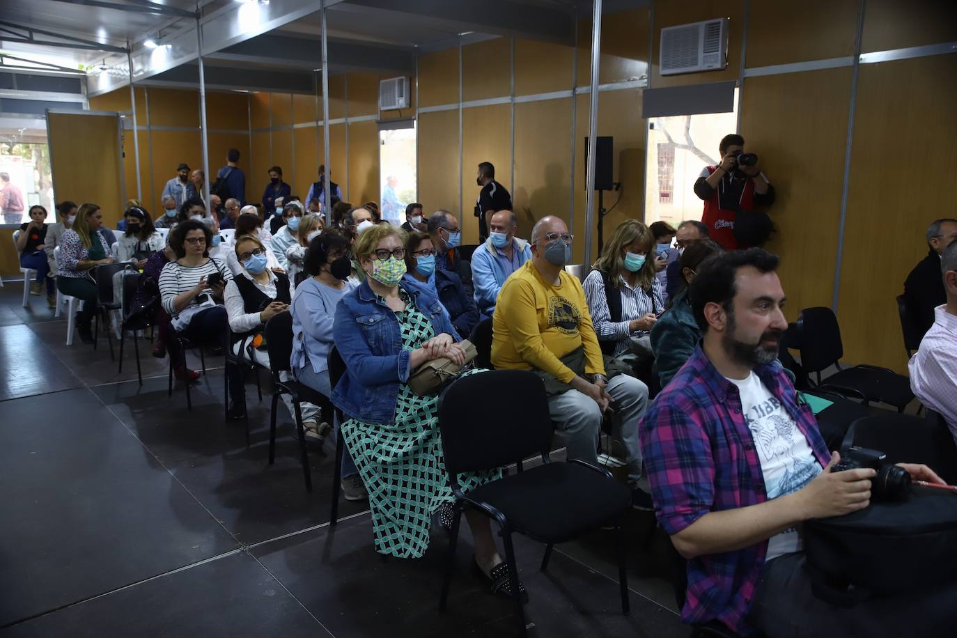 Los libros copan Córdoba: Antonio Pérez Henares y Manuel Jabois, en imágenes