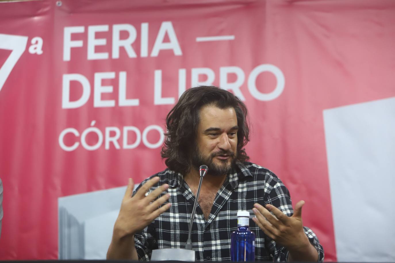 Los libros copan Córdoba: Antonio Pérez Henares y Manuel Jabois, en imágenes