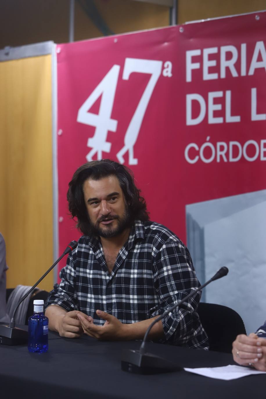 Los libros copan Córdoba: Antonio Pérez Henares y Manuel Jabois, en imágenes