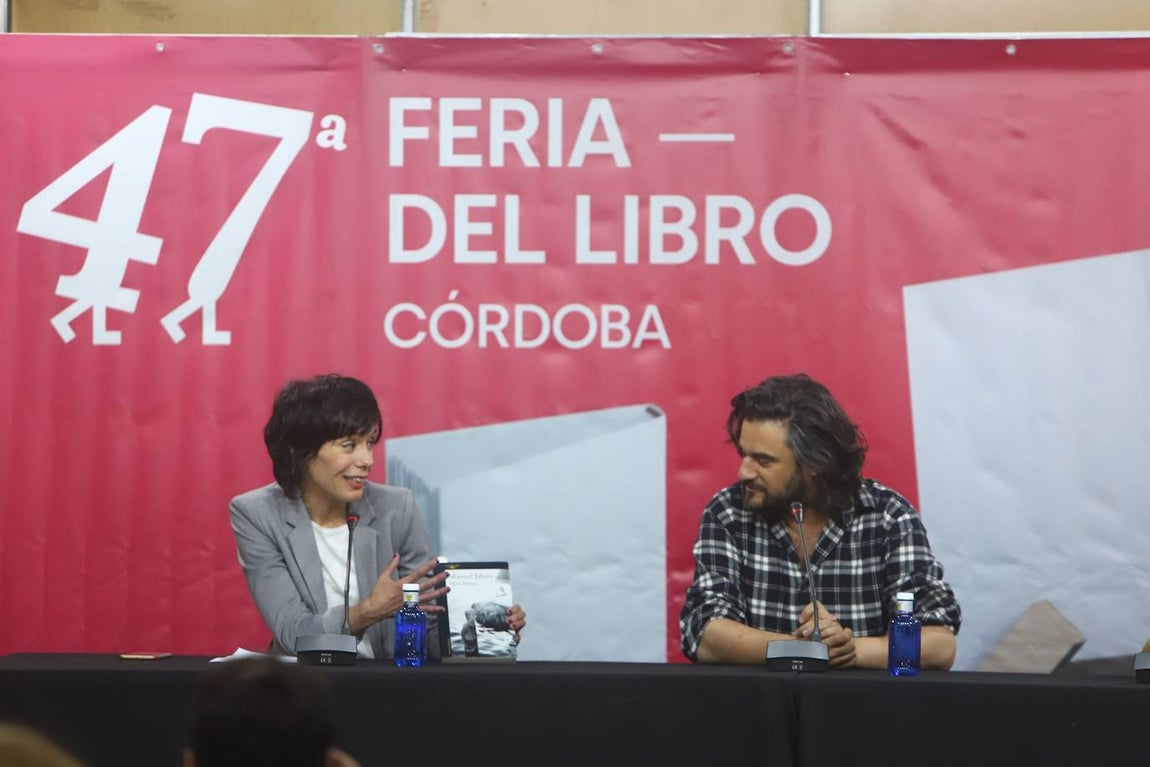 Los libros copan Córdoba: Antonio Pérez Henares y Manuel Jabois, en imágenes