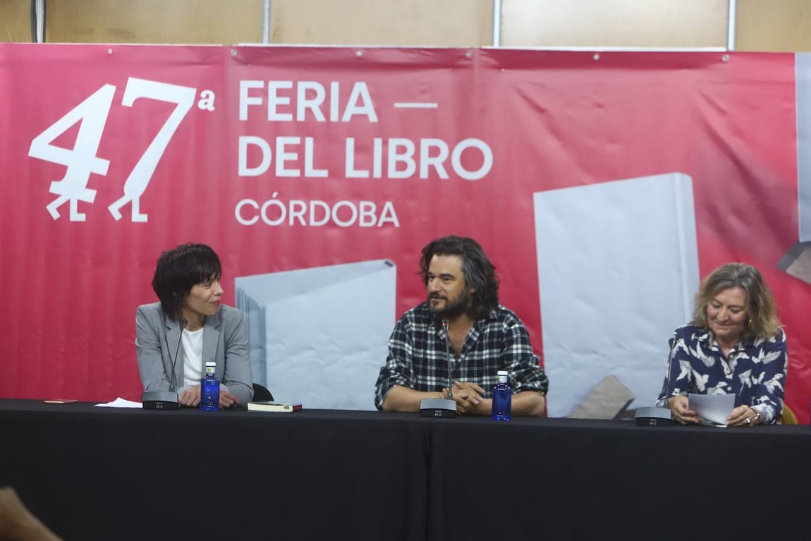 Los libros copan Córdoba: Antonio Pérez Henares y Manuel Jabois, en imágenes