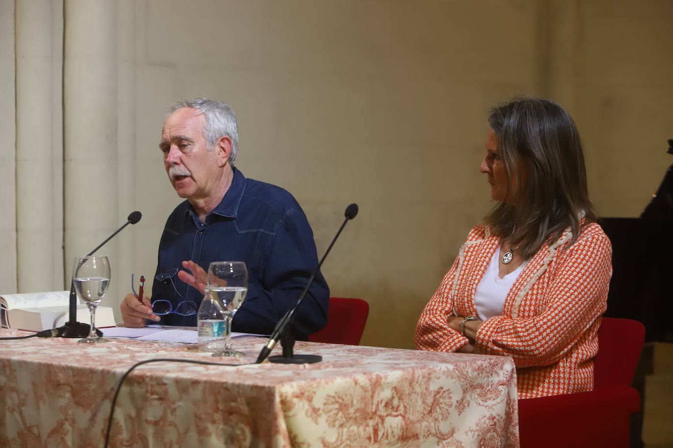 Los libros copan Córdoba: Antonio Pérez Henares y Manuel Jabois, en imágenes