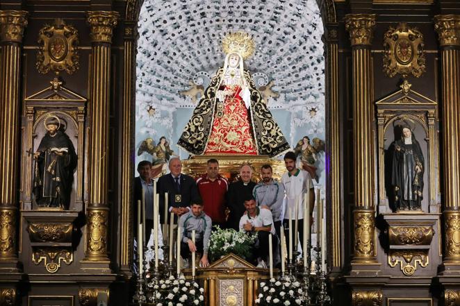 La ofrenda a San Rafael y Virgen de los Dolores por el ascenso del Córdoba CF, en imágenes