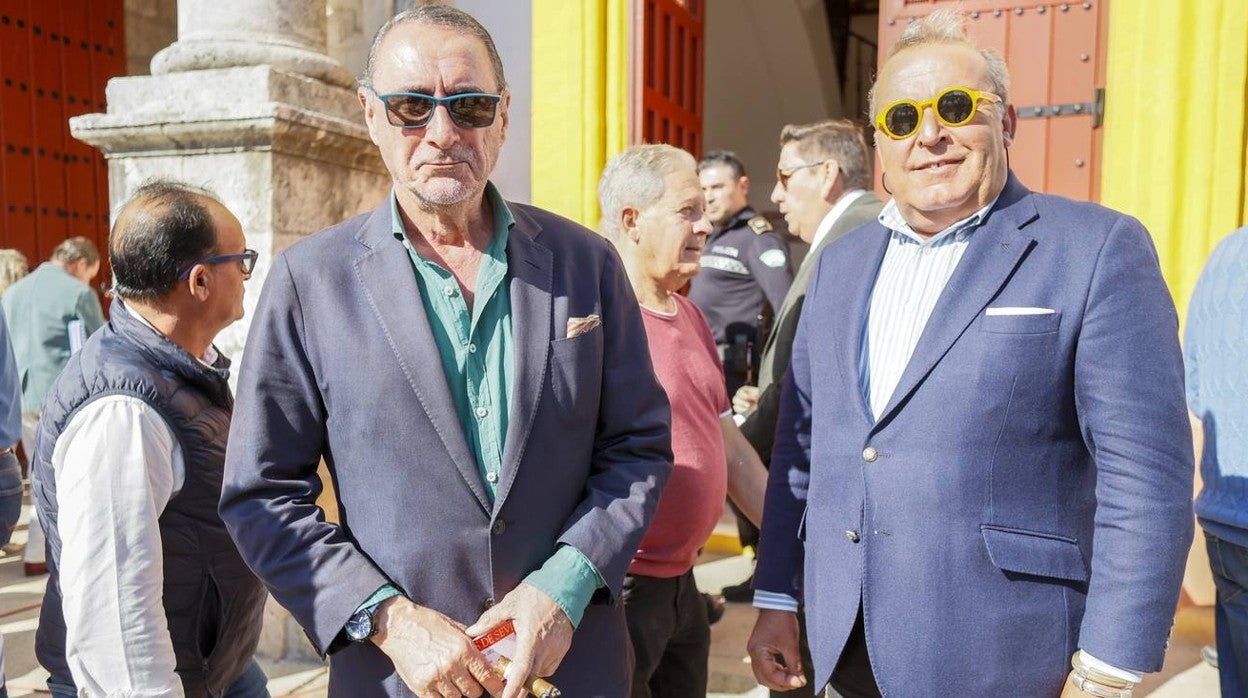 En imágenes, Puerta del Príncipe de la corrida de Garrido, Galdós y Cadaval en Sevilla