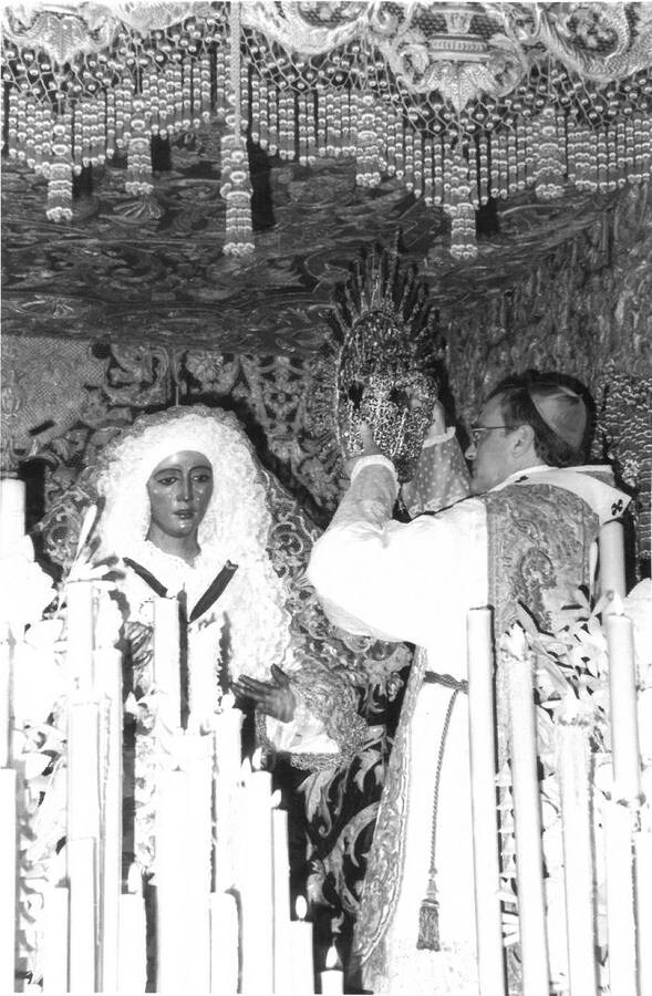Coronación de la Esperanza de Triana en 1984. DÍAZ JAPÓN