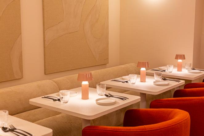 Una comida familiar 'plant based' en Mudrá. Mudrá llega para conquistar Madrido freciendo una experiencia culinaria Plant Based creada por elreconocido chefglobal, Matthew Kenney. Con su cocina a base de plantas crean una experiencia culinaria que conquista todos los sentidos fusionando no sólo platos, sabores, colores y texturas, sino también con un ambiente que refleja sus conceptos clave:vanguardia ,creatividad y alto sentido estético. Todo un regalo para la vista, olfato y gusto. ¿Dónde? En la calle Recoletos 13.