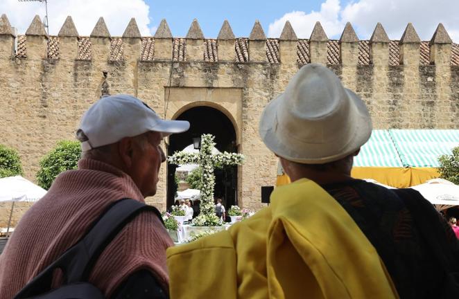 El inicio de las Cruces de Mayo de Córdoba 2022, en imágenes