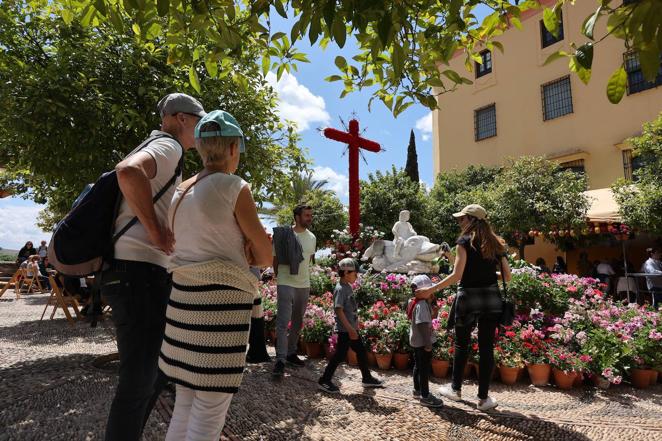 El inicio de las Cruces de Mayo de Córdoba 2022, en imágenes