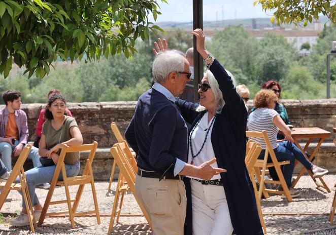 El inicio de las Cruces de Mayo de Córdoba 2022, en imágenes