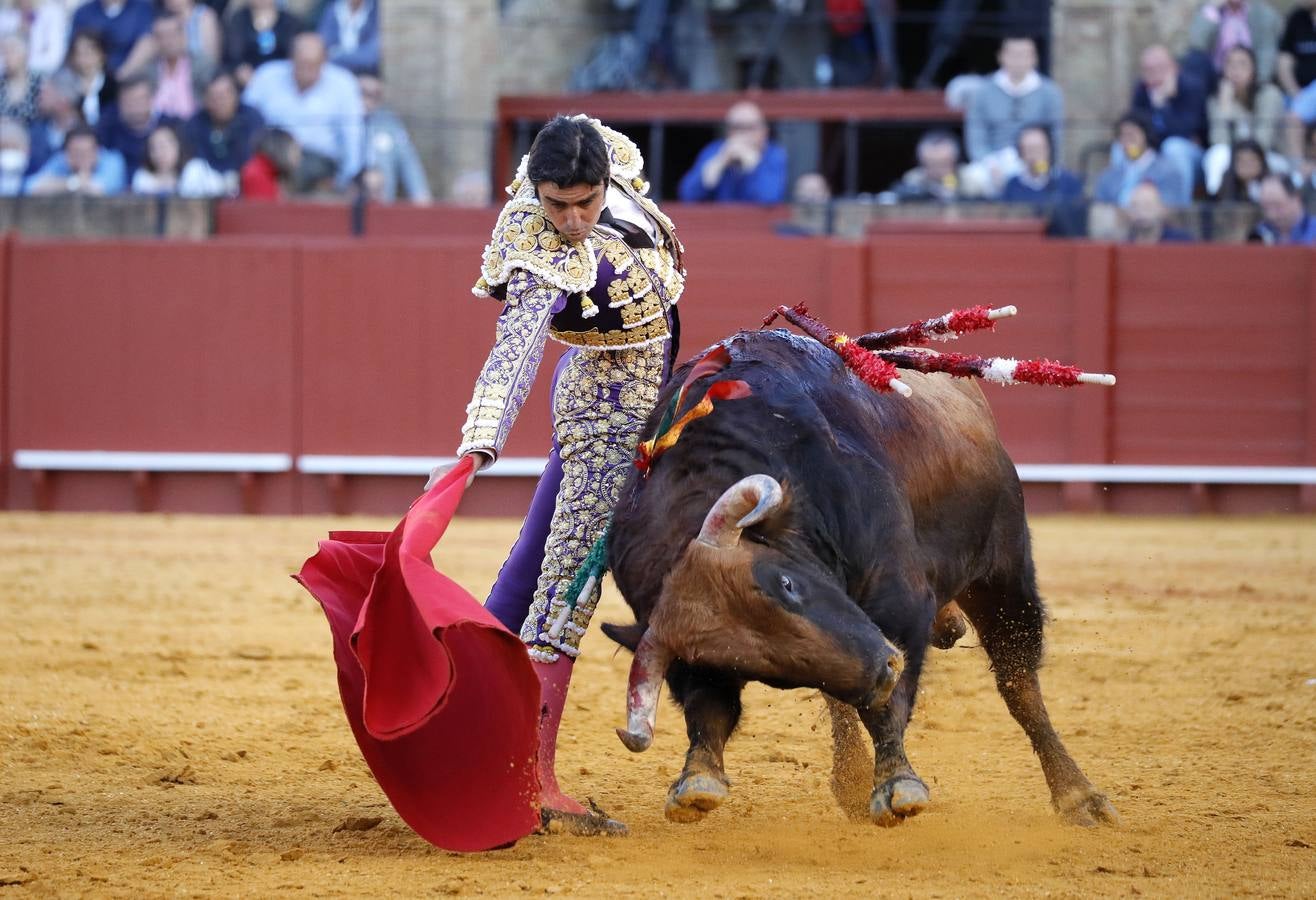 Corrida de toros de El Fandi, Perera y Luque en la plaza de toros de Sevilla en 2022. J.M. SERRANO