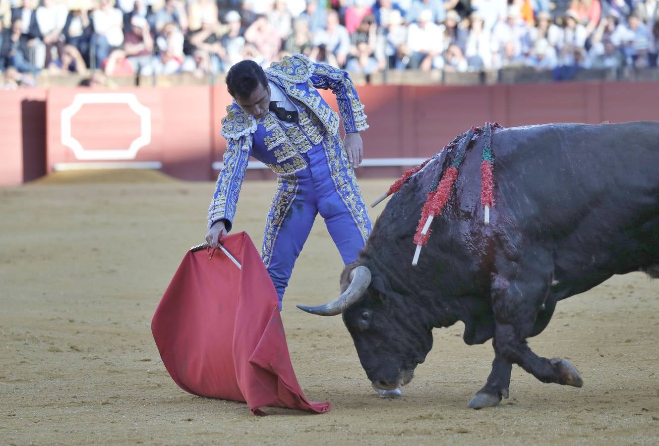 Corrida de toros de El Fandi, Perera y Luque en la plaza de toros de Sevilla en 2022. J.M. SERRANO