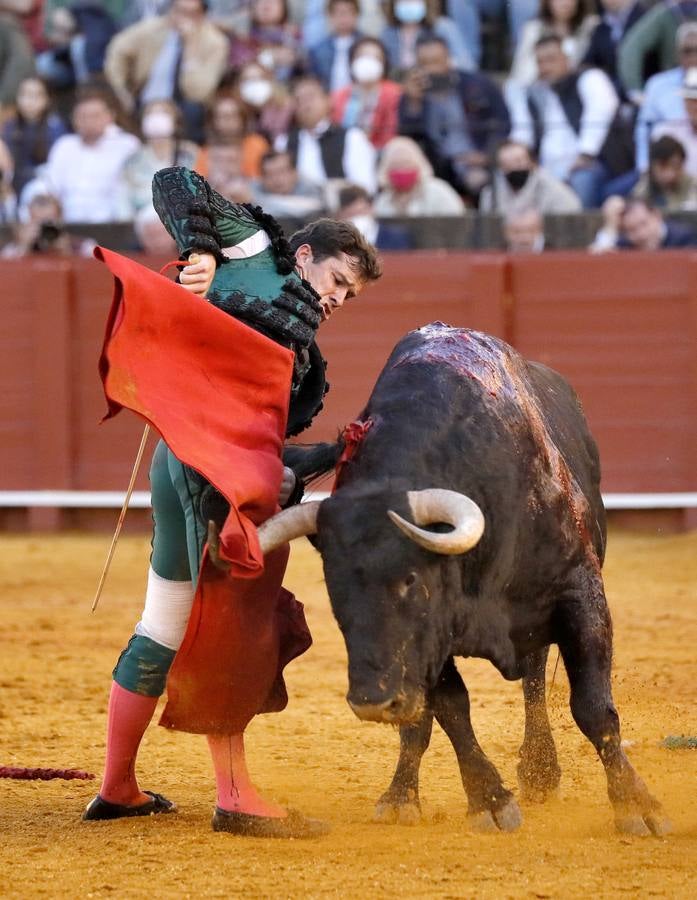 Corrida de toros de El Fandi, Perera y Luque en la plaza de toros de Sevilla en 2022. J.M. SERRANO