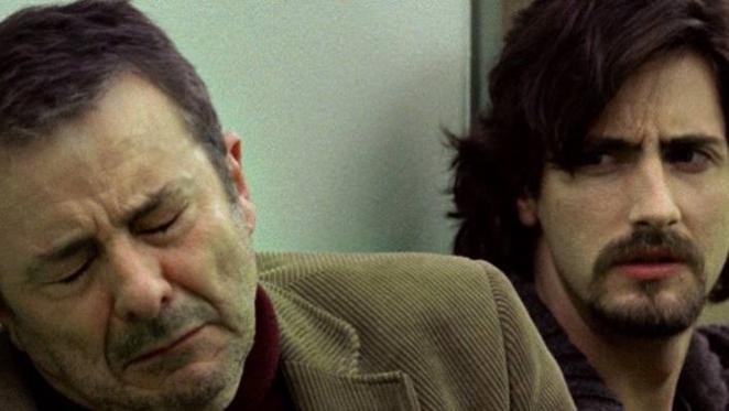 Santiago en 'Vete de mí' (2006). Juan Diego no se interpretó a sí mismo en esta película de Víctor García León con guion de Jonás Trueba, pero sí a un actor secundario, habitual del teatro, al que sorprende la llegada de su hijo. Por este papel se llevó su último Goya.