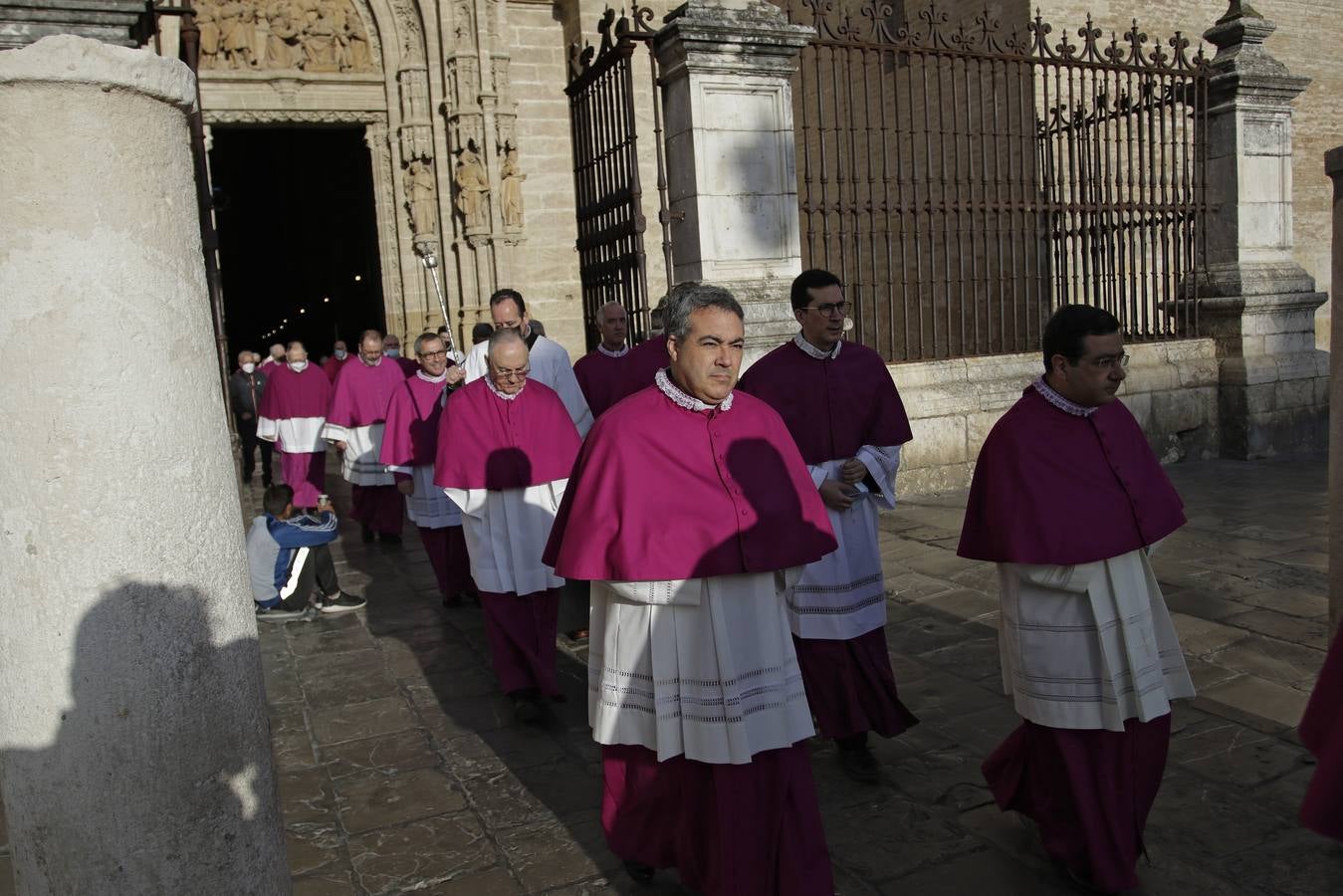 Procesión de los canónigos hasta la capilla del cardenal Amigo // JUAN FLORES