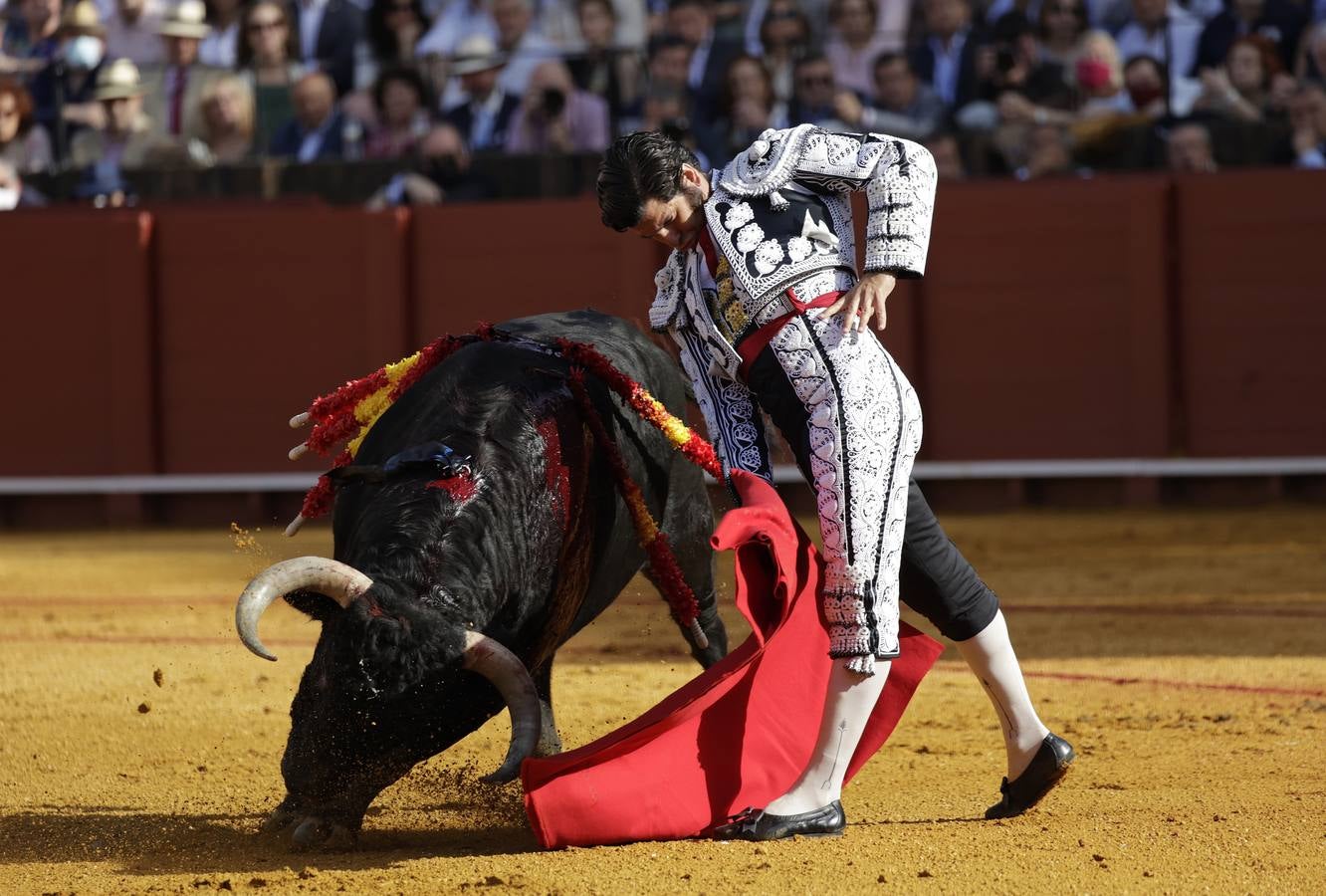 Corrida de Morante, Urdiales y Manzanares en la plaza de toros de Sevilla en 2022. JUAN FLORES