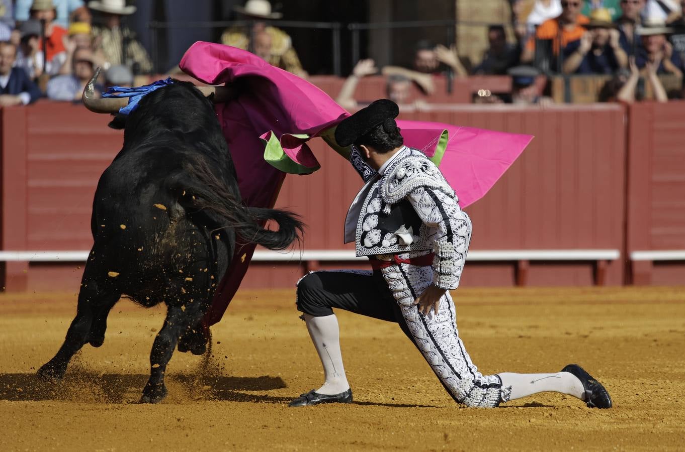 Corrida de Morante, Urdiales y Manzanares en la plaza de toros de Sevilla en 2022. JUAN FLORES