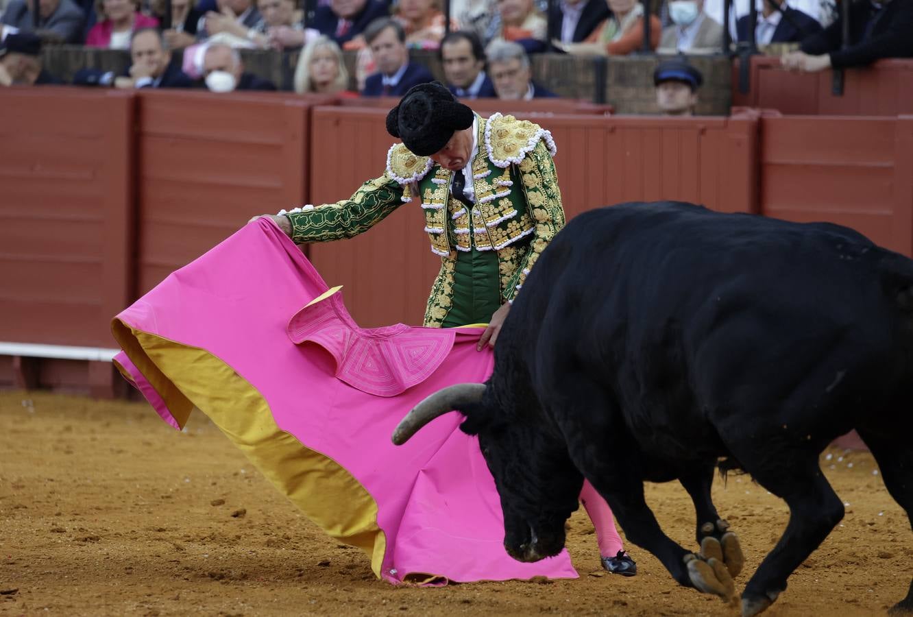 Corrida de Morante, Urdiales y Manzanares en la plaza de toros de Sevilla en 2022. JUAN FLORES