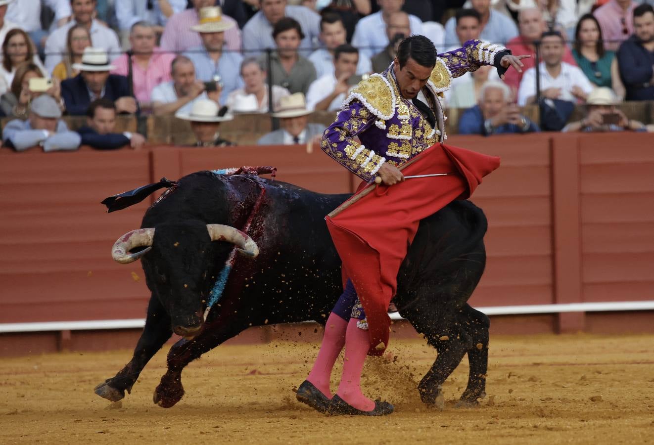 Corrida de Morante, Urdiales y Manzanares en la plaza de toros de Sevilla en 2022. JUAN FLORES