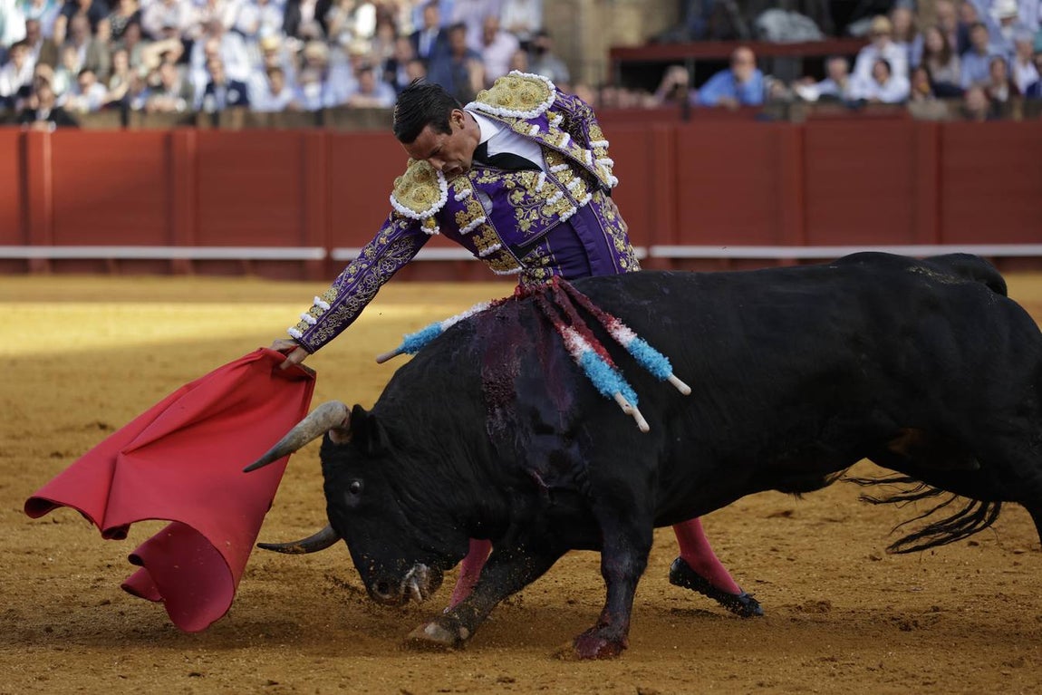 Corrida de Morante, Urdiales y Manzanares en la plaza de toros de Sevilla en 2022. JUAN FLORES