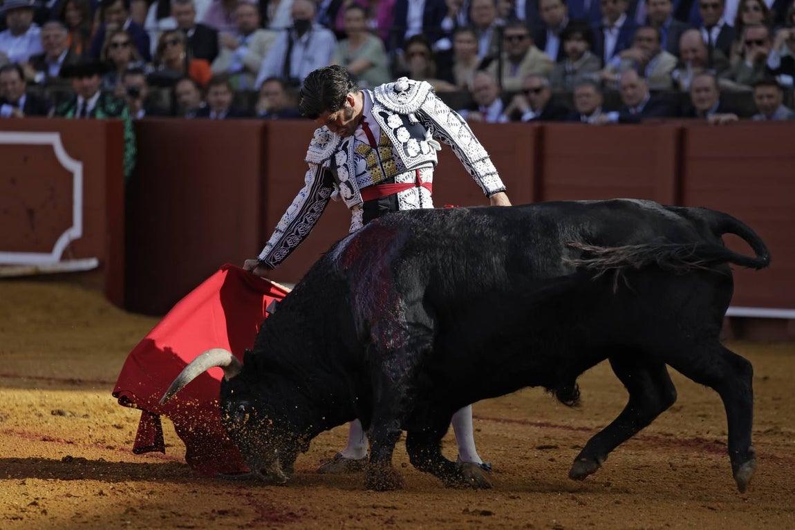 Corrida de Morante, Urdiales y Manzanares en la plaza de toros de Sevilla en 2022. JUAN FLORES